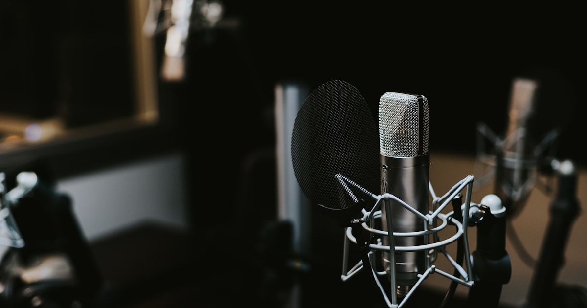 Best AI Transcription Software for Podcasters in 2025